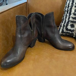 Sam Edelman Linden Zipper Trim booties